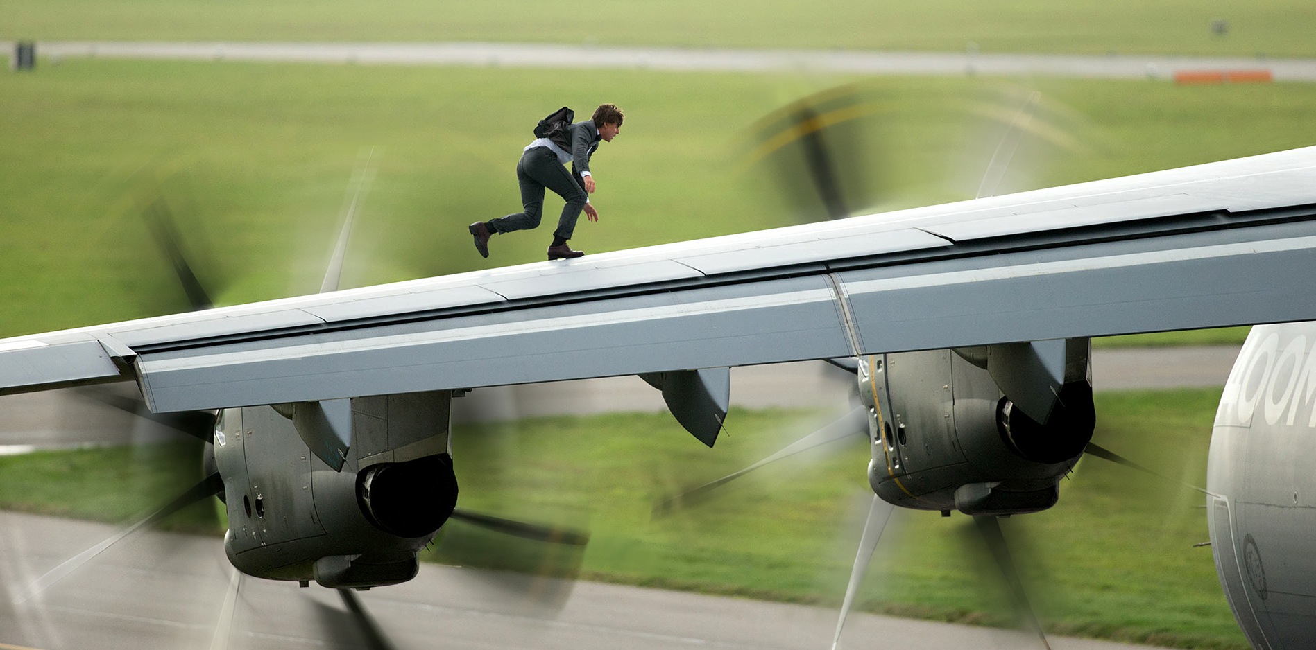 mission-impossible-rogue-nation-airplane-wing_1920.0