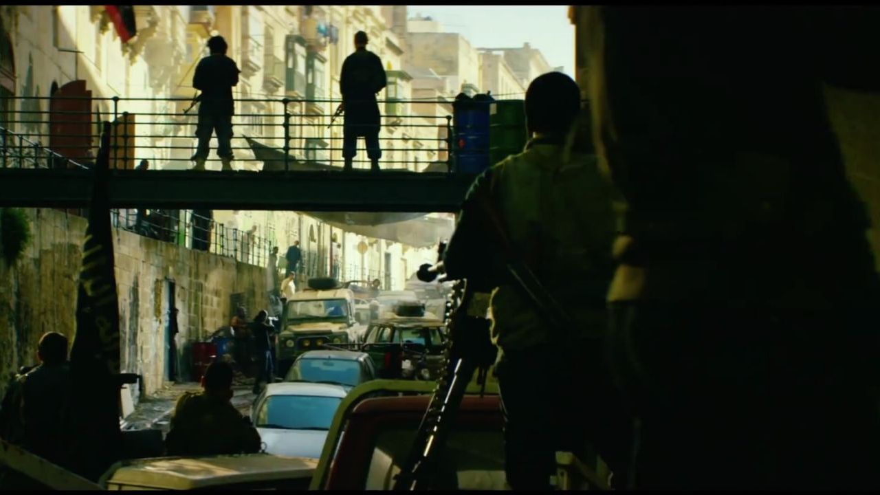-hours-the-secret-soldiers-of-benghazi-ecco-il-trailer-italiano-del-prossimo-film-di-michael-bay-233661-1280x720