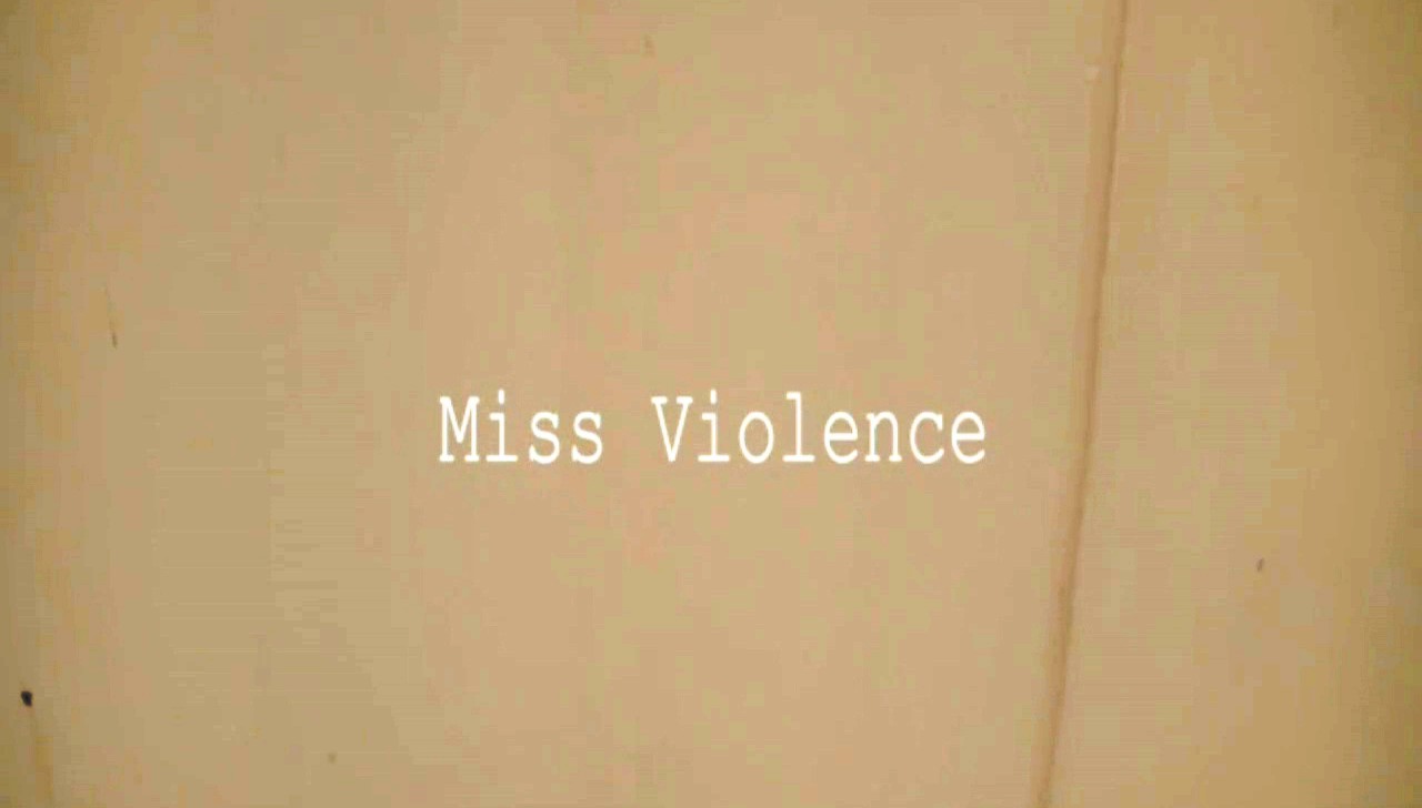 i titoli di testa di Miss Violence