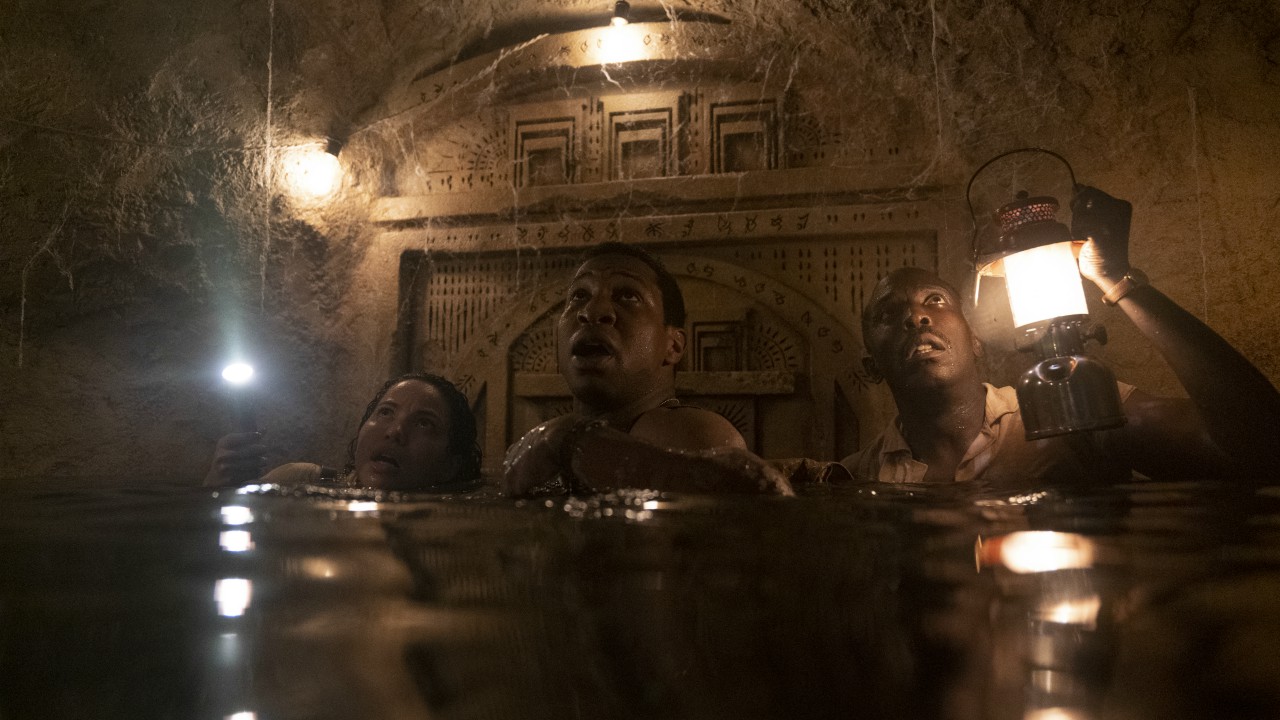 Jonathan Majors, Jurnee Smollett e Michael K.Williams in una scena di Lovecraft Country