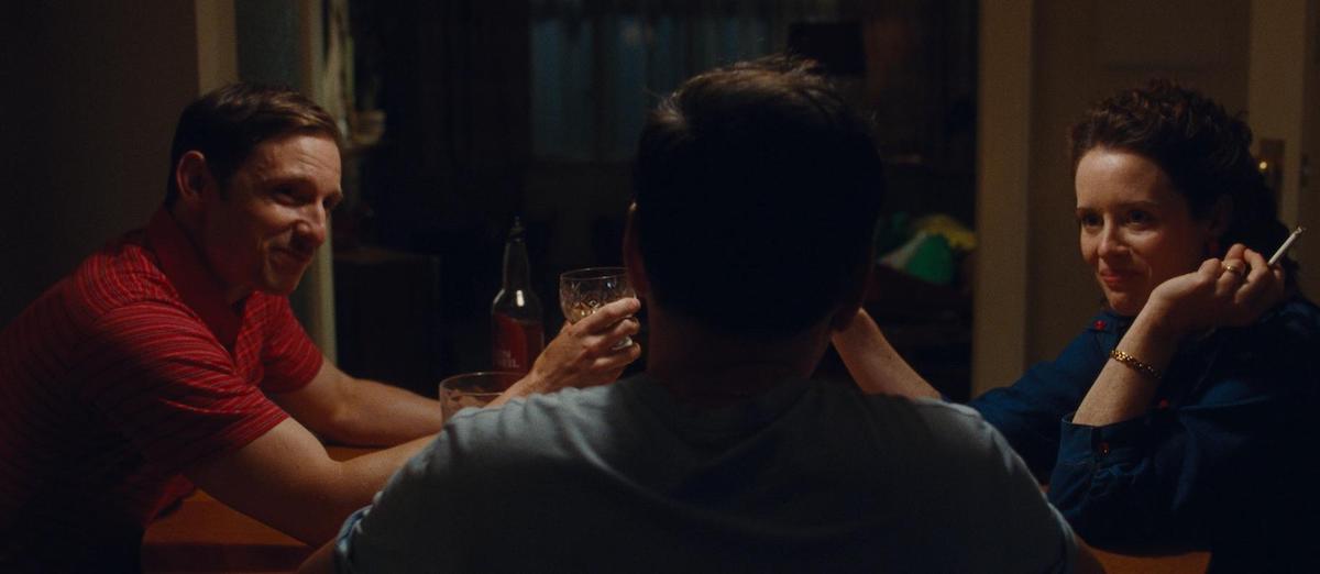 Estranei recensione