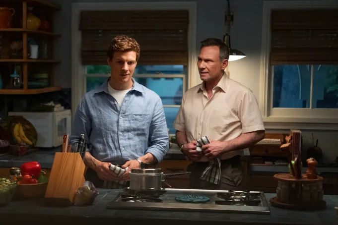 Dexter: Original Sin - Christian Slater e Patrick Gibson